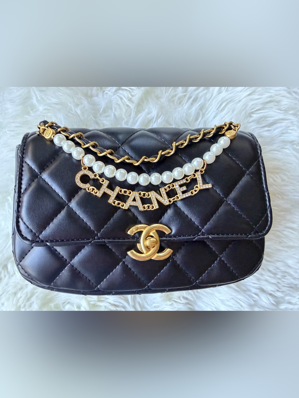 *PRICE FIRM* Chanel MAKEUP Handbag with Crystal Inset ‘CHANEL’ on Chain NIB GWP - Picture 5 of 16